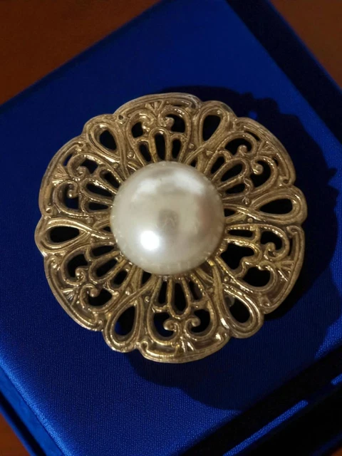 Broche Fantaisie Vintage Métal Doré – Accessoire Rétro Pour Collection