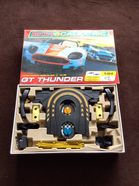 MICRO SCALEXTRIC GT Thunder Aston Martin DBR9 s in Excellent