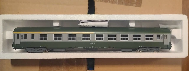74256 / ROCO VOITURE VOYAGEURS 1E CLASSE DE LA DB RHEINPFEIL