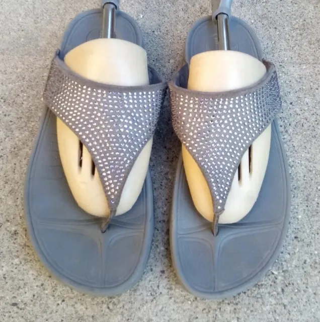 FitFlop Rokkit Silver Nova Toe-Post Suede Thong Sandals Women's Size 9 509-001
