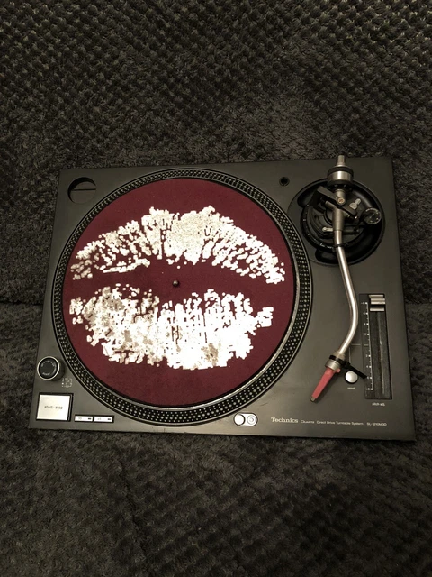 1 x Technics Quartz Direct Drive Turntable SL-1210M3D