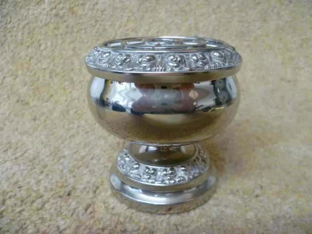 SMALL VINTAGE SILVER PLATED ROSE BOWL By 'IANTHE'. SMALL 'IANTHE' EPNS ROSE BOWL