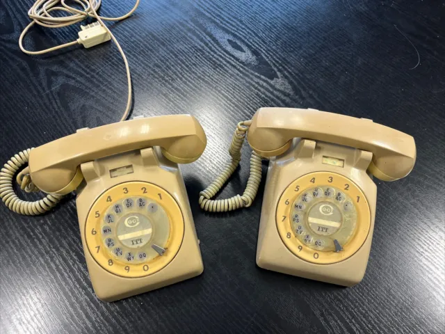Ancien téléphone à cadran ITT CGT vintage beige Annee 60/70  Quantité 2