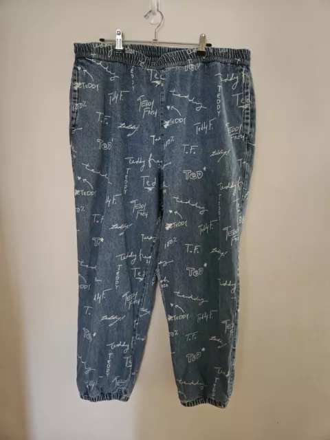 Urban Renewal Remade Gummy Denim Capri Pant  Urban Outfitters Singapore -  Clothing, Music, Home & Accessories