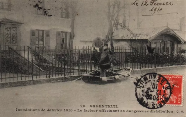 CPA 95 - ARGENTEUIL (Val d'Oise) - 20. Inondations de 1910 - Le Facteur