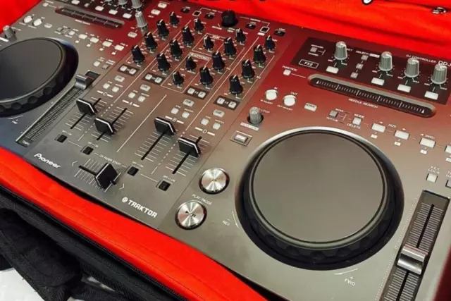 Pioneer DDJ-T1 DJ Controller TRAKTOR 4-Channel 4-Deck 4ch USB DDJT1 Tested Japan Pioneer DDJ-T1 DJ Controller TRAKTOR 4-Channel 4-Deck 4ch USB DDJT1 Tested Japan