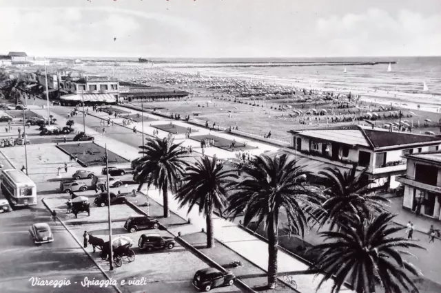 Cartolina - Viareggio - Spiaggia e Viali - 1950 ca.