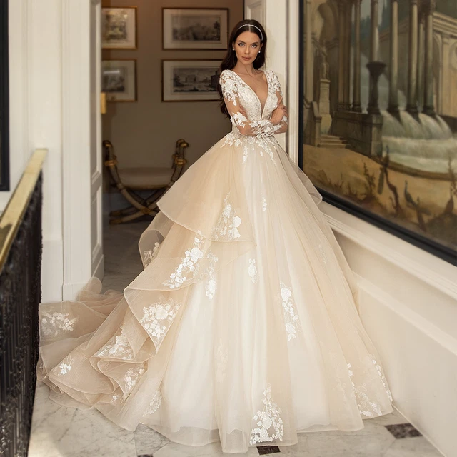 Luxury Wedding Dresses Glamorous Princess V-Neck Pleated Lace Applique Gowns