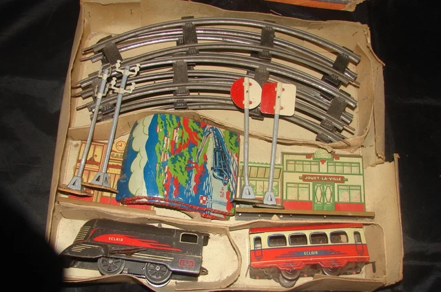 Charles Rossignol, Vers 1920. Train Mécanique Et Trois Trains Sur Route En 60994944