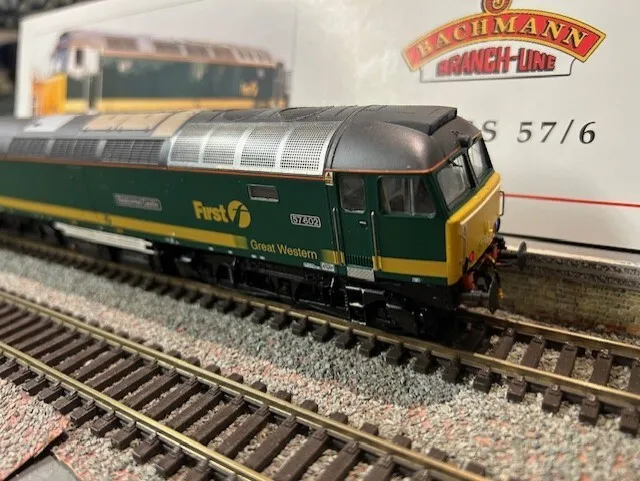 Bachmann 32-752 Class 57 No 57602, in GWR Green Livery, Excellent, Boxed