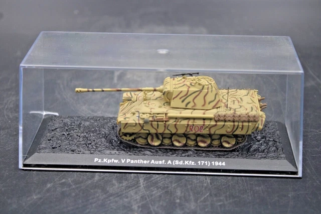 Lot De 4 Miniatures Militaires Solido 1/50 – Panther, Sherman, Sd.Kfz 232, Dodge