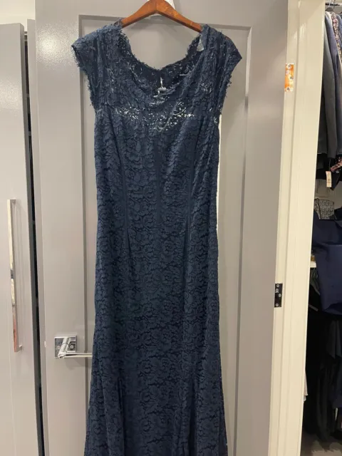 Monique Lhuillier Navy Lace Evening Gown