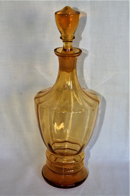 Carafe en verre soufflé ambre