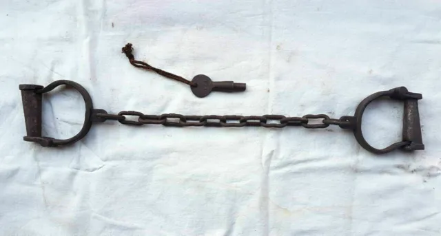 New Antique Iron Handcrafted Heavy Chain Leg Cuffs Lock Key Handcuff