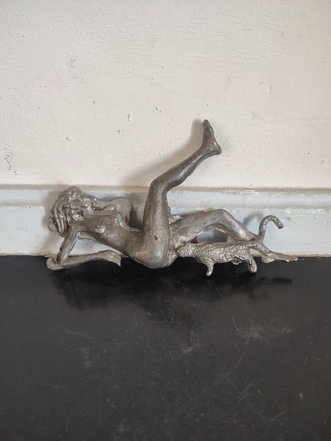 SCULPTURE ANCIENNE EN métal – Nu féminin allongé et félin – XXe EUR 135 ...