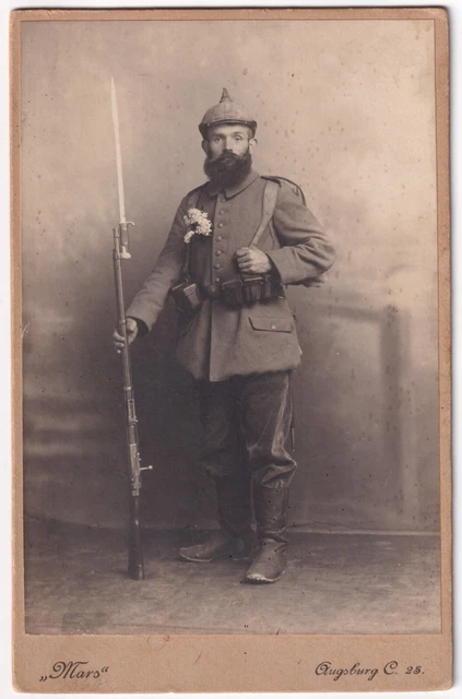 CDV volle Ausrüstung, Sägebajonett, Gewehr, Helmüberzug, Feldgrau