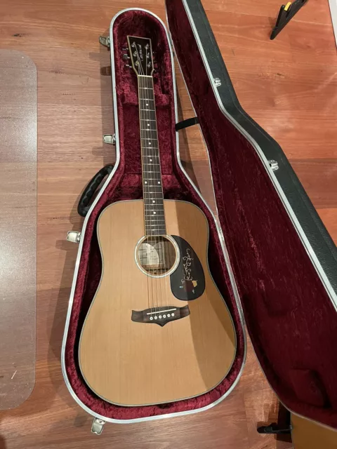 Tanglewood Acoustic Guitar With Hiscox Liteflite Case RRP$780