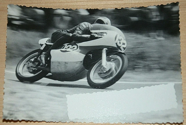 【レコード】Famous Players -who‘s kissing you In Memoriam: February 2024 – March 2025