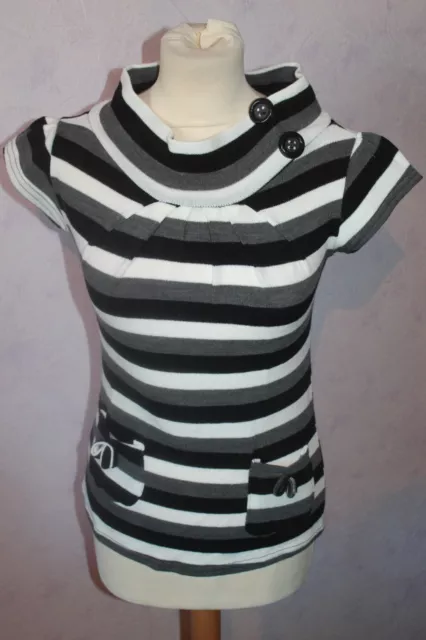 Pull Fin Raye  Femme  °°°  T D C - Paris  °°°  Taille Xs/ S . Parfait Etat