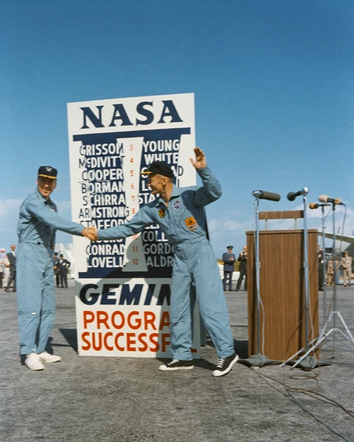 ASTRONAUTS JIM LOVELL Buzz Aldrin Shake Hands Front Of Sign 8X10 Photo ...
