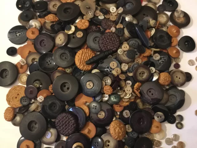 JOB LOT 1 kg Little to Large 10mm to 43mm Fabulous Mix Assorted Buttons (BX10)