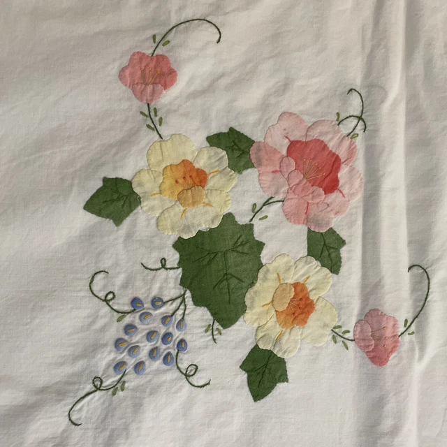 Vintage Tablecloth White Floral Applique & Embroidery Pink Edge Stitch 64x96