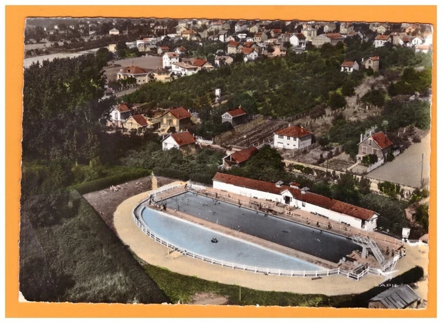 PALAISEAU (91) VILLAS & PISCINE animée en vue aérienne vers 1960