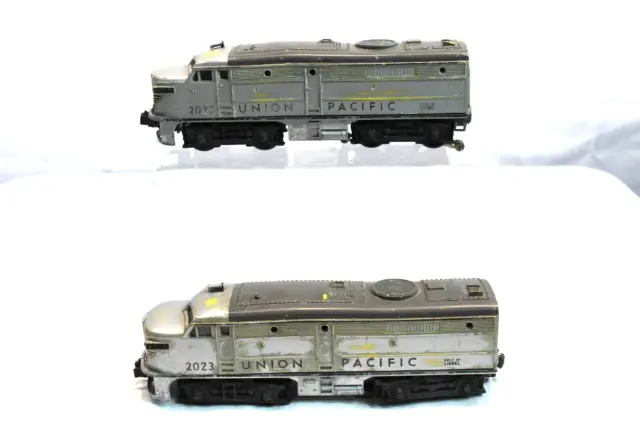 Lionel 2023 Engine (2) Silver with Gray Roof Union Pacific-Diesel Locomotive Set