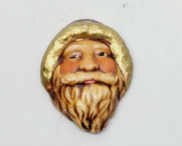 LARGE VINTAGE HAND PAINTED CERAMIC SANTA BROOCH Pin Christmas Claus Victorian