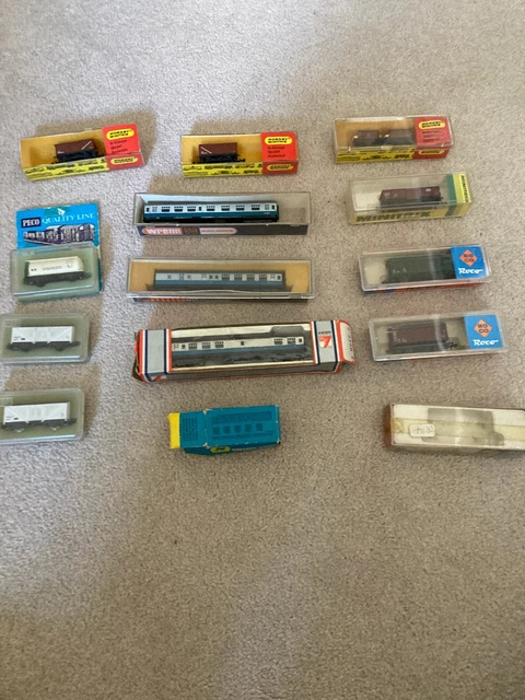 FOR SALE 3 boxed carriages, 9 boxed wagons and 2 empty boxes. £31.90 ...
