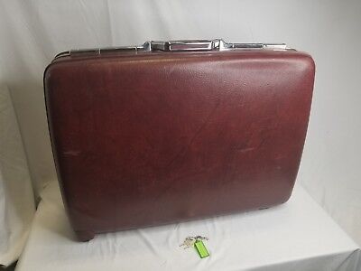 American Tourister Luggage Burgundy 27 x 20 Inches with Keys