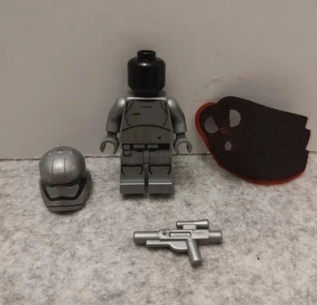 Lego Star Wars Captain Phasma Minifigure (75103) Episode 7 Cape + Silver Blaster
