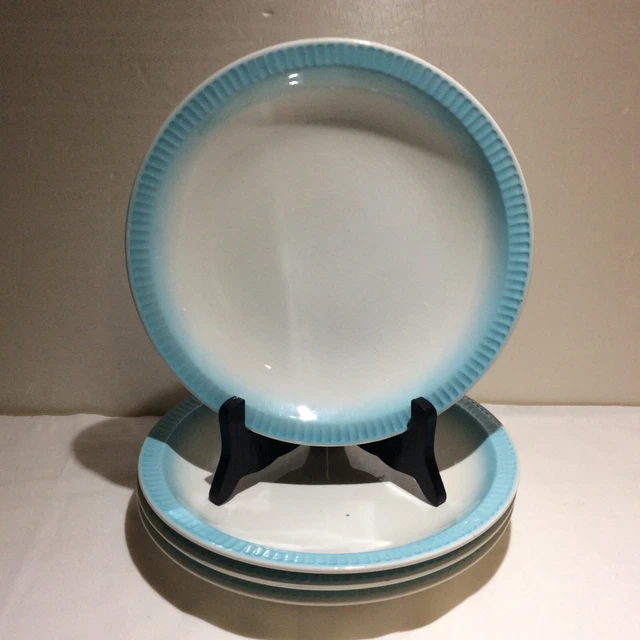 4 ancienne assiette plate Sarreguemines et Digoin bandeau bleu ciel gaufré