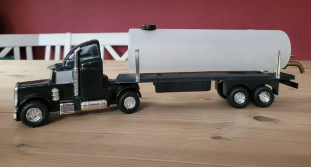 LKW Truck Lastwagen als Schnapsflasche Party Gag