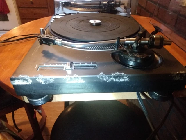 2 available technics sl-1210mk2 dj turntables. 1 mint, 1 w/ cosmetic blemishes. 2