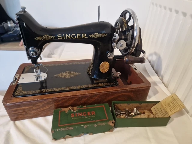 VINTAGE 1949 SINGER Sewing Machine Hand Crank EF651532 In Hard Cover ...