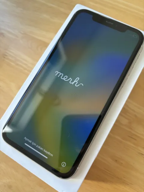 Apple iPhone 11 - 64GB - White (Unlocked) A2221 (GSM)