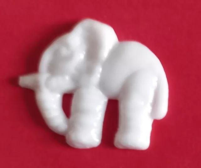 Fève Ancienne plastique  ELEPHANT