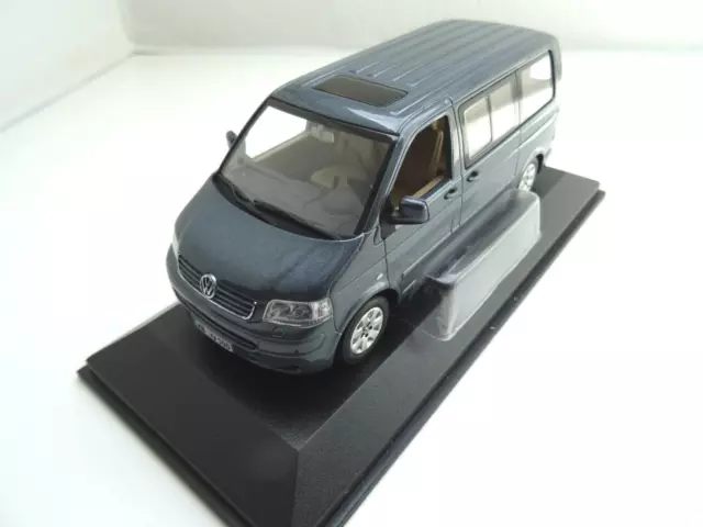 + VOLKSWAGEN VW T5 Multivan Modellauto grau von Minichamps in 1:43 NEU