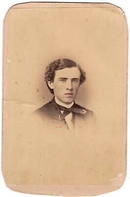 CIRCA 1870s CDV R. KNECHT YOUNG MAN IN SUIT CIVIL WAR ERA EASTON PENNSYLVANIA