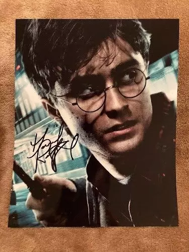 Signed Daniel Radcliffe Harry Potter Signed 8X10 Photo And The Deathly Hallows !