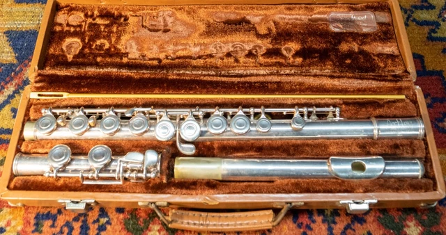 Artley 18-0 Orchestra Flute w/ Brown Hard Carrying Case & Brown Velvet Interior