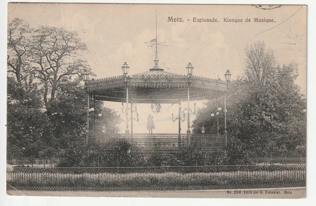 METZ - Moselle - CPA 57 - Esplanade - Kiosque de musique - Leger pli au dos