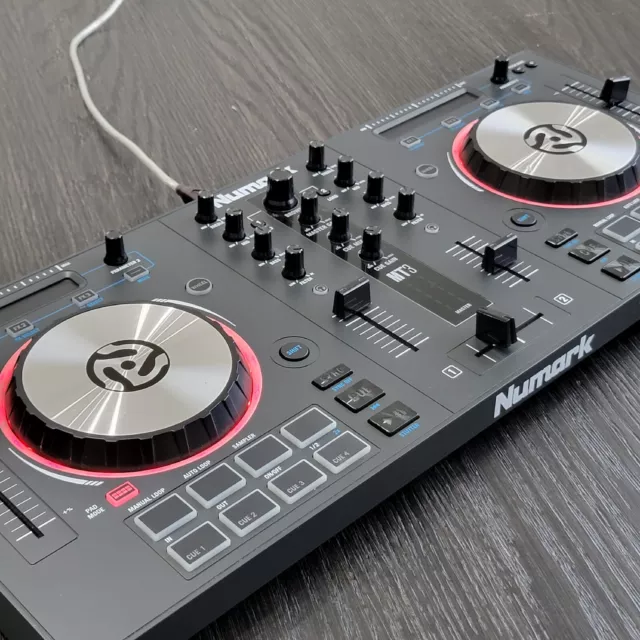 Numark Mixtrack MT3 Digital Double Deck DJ Controller (Unit Only/ No Power Cord)
