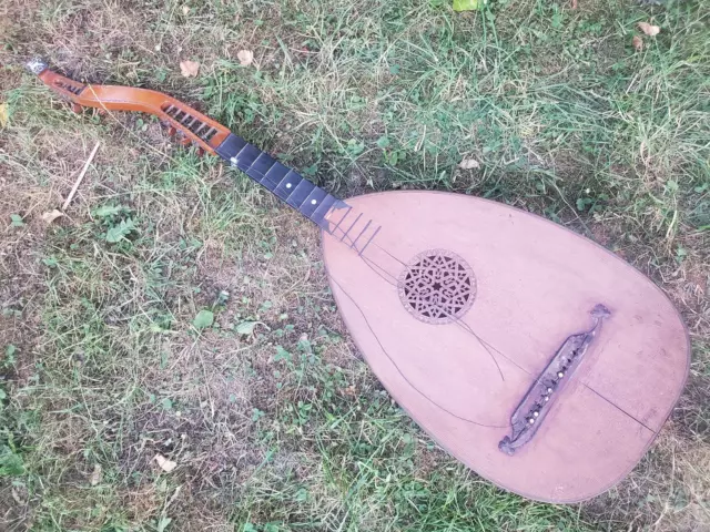 Big lute shop