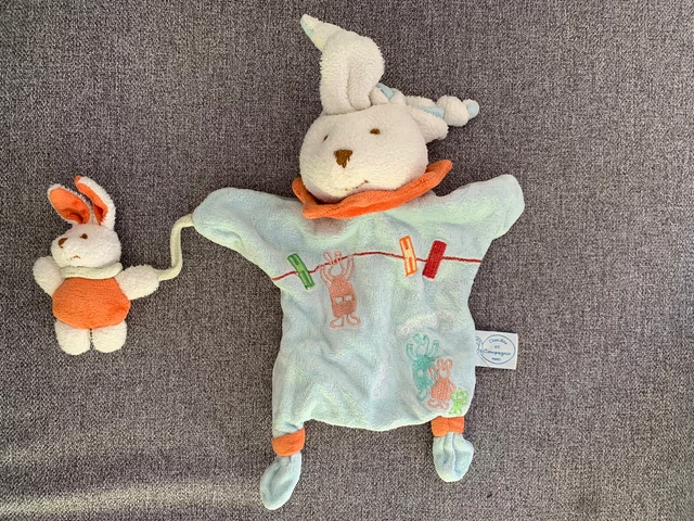 doudou LAPIN DOUDOU ET COMPAGNIE Marionnette Bleu Bébé Orange