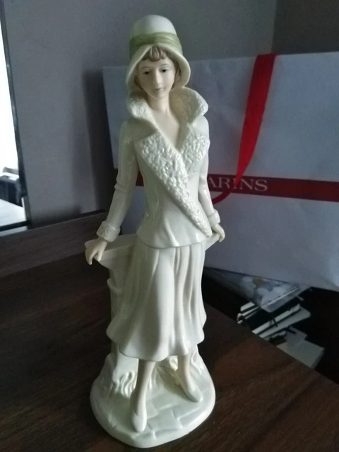 The Regal Collection - Natalie P121 - Exquisite Ornament - Excellent Condition