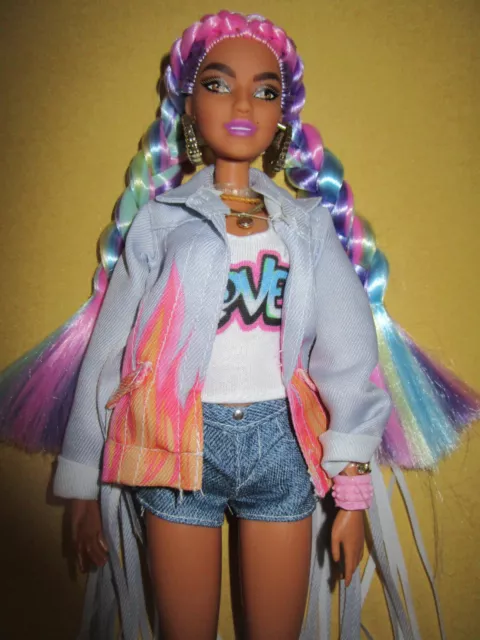 B632) Wunderschöne Neuwertige Extra Barbie Mattel Mit Ihrer Originalen Kleidung