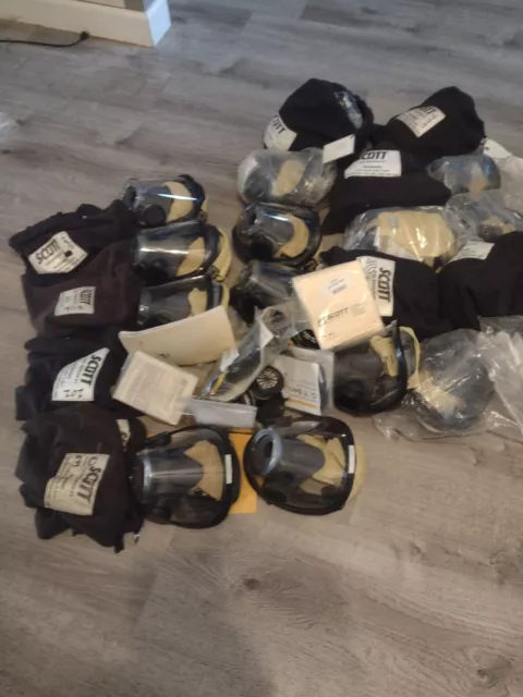19 used SCOTT AV-3000 MASKs lot and tank brackets with some filters and adapters