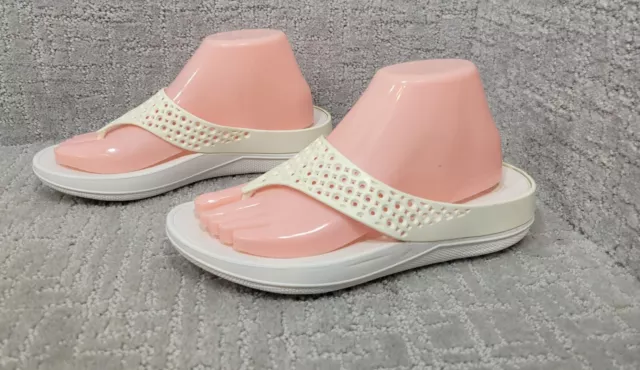 FitFlop Women's Size 8 White Microwavable Board Comfort Flip Flop Sandal Shoe